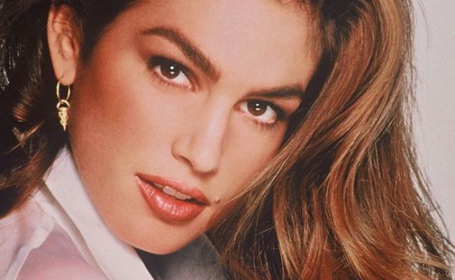 Cindy Crawford Workout And Diet Plan (Updated on October 2023)