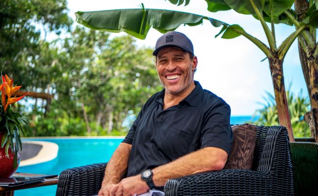 Tony Robbins Workout Routine, Diet Plan, Height, Weight