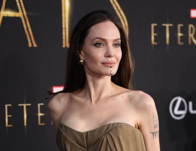 angelina-jolie-workout-routine-diet-plan-updated-on-october-2023