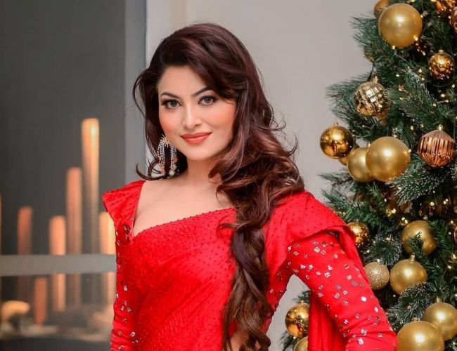 Urvashi Rautela Workout Routine & Diet Plan (Updated on October 2023)